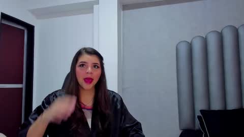 Snapshot of charlottee_starr chatting on 11-26-25, 07:59 charlottee_starr online show from 11-26-25, 07:59