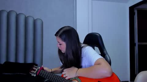 Snapshot of charlottee_starr chatting on 11-28-25, 07:49 charlottee_starr online show from 11-28-25, 07:49