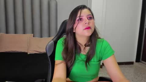 Snapshot of charlottee_starr chatting on 12-02-25, 08:04 charlottee_starr online show from 12-02-25, 08:04