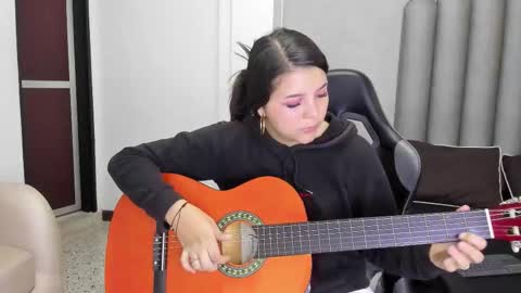 Snapshot of charlottee_starr chatting on 12-05-25, 08:16 charlottee_starr online show from 12-05-25, 08:16