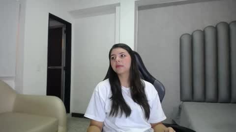 Snapshot of charlottee_starr chatting on 12-15-25, 08:57 charlottee_starr online show from 12-15-25, 08:57