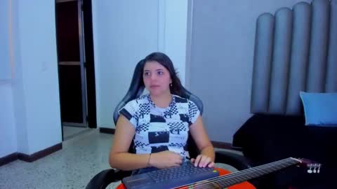 Snapshot of charlottee_starr chatting on 12-17-25, 08:15 charlottee_starr online show from 12-17-25, 08:15