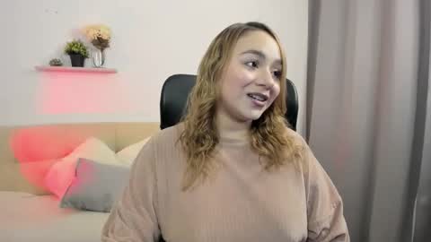 Snapshot of charlottelabouff chatting on 03-10-26, 11:43 Charlotte online show from 03-10-26, 11:43