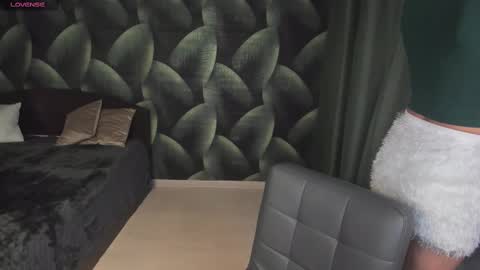 Snapshot of charmbianca chatting on 03-12-25, 04:56 Bianca online show from 03-12-25, 04:56