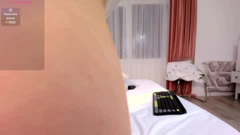 Snapshot of charming_annye chatting on 01-26-25, 06:27 Annye online show from 01-26-25, 06:27