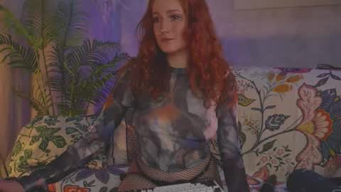 Snapshot of charming_lilly chatting on 09-30-25, 02:44 Lissa online show from 09-30-25, 02:44