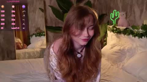 Snapshot of charming_lilly chatting on 10-24-25, 02:24 Lissa online show from 10-24-25, 02:24