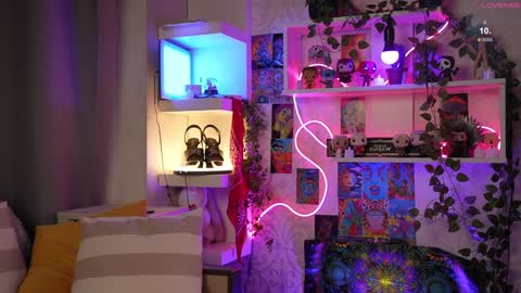 Belle and Miley online show from 12-13-24, 03:43