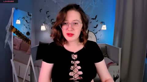 Snapshot of charmygrace chatting on 10-30-25, 11:22 Grace online show from 10-30-25, 11:22