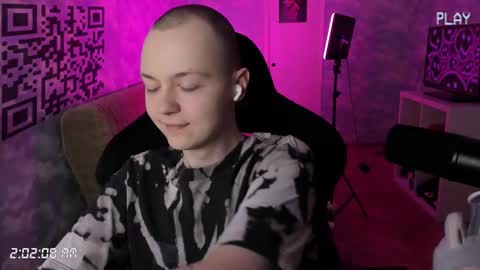 Snapshot of charonbaby1 chatting on 12-04-25, 11:02 lynxy online show from 12-04-25, 11:02