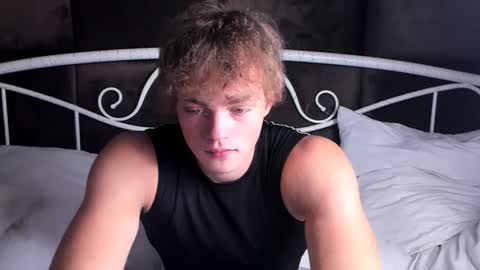 Snapshot of chase_muscular chatting on 09-25-25, 10:30 Chase online show from 09-25-25, 10:30