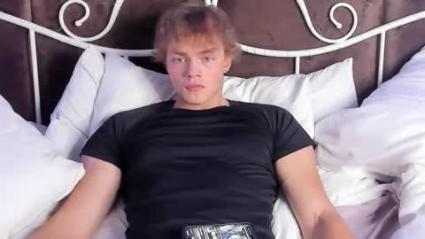 Snapshot of chase_muscular chatting on 10-01-25, 10:32 Chase online show from 10-01-25, 10:32