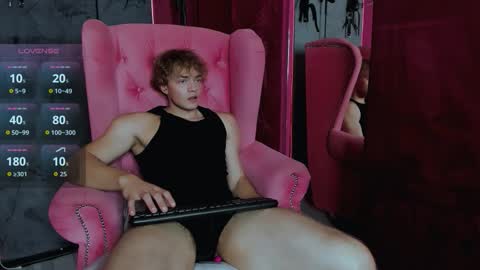 Snapshot of chase_muscular chatting on 10-11-25, 04:27 Chase online show from 10-11-25, 04:27