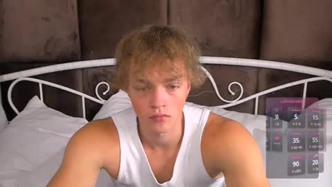 Snapshot of chase_muscular chatting on 10-19-25, 03:34 Chase online show from 10-19-25, 03:34