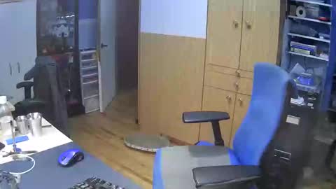 wanaBeYourToy online show from 12-15-25, 06:34