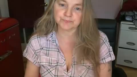 Snapshot of chealsiek chatting on 09-25-25, 01:59 chealsiek online show from 09-25-25, 01:59