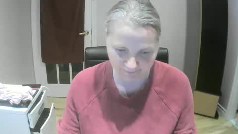 Snapshot of chealsiek chatting on 10-04-25, 11:25 chealsiek online show from 10-04-25, 11:25