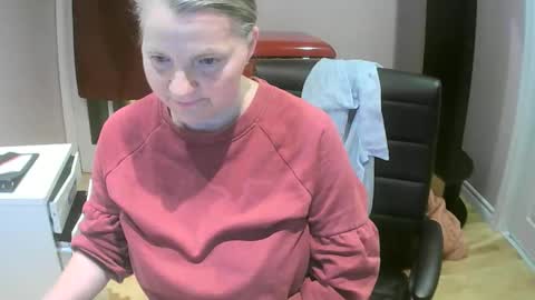 Snapshot of chealsiek chatting on 10-05-25, 11:30 chealsiek online show from 10-05-25, 11:30