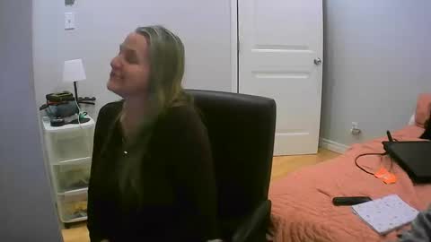 Snapshot of chealsiek chatting on 10-13-25, 01:16 chealsiek online show from 10-13-25, 01:16