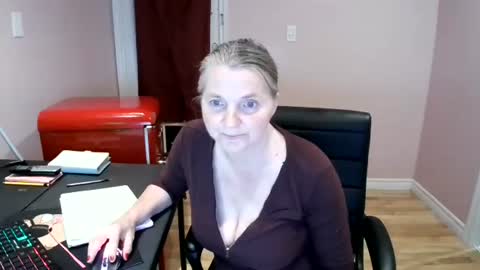 Snapshot of chealsiek chatting on 10-22-25, 11:59 chealsiek online show from 10-22-25, 11:59
