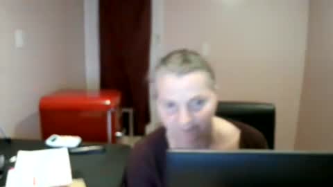 Snapshot of chealsiek chatting on 10-24-25, 12:41 chealsiek online show from 10-24-25, 12:41