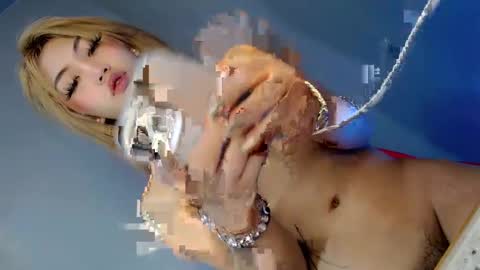 Snapshot of cheatchatter chatting on 10-15-25, 02:17 RIVA online show from 10-15-25, 02:17