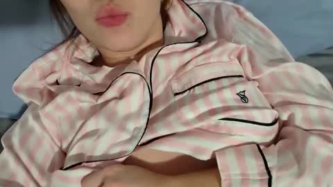 Snapshot of cheeekycouple02 chatting on 12-24-24, 04:11 Cheeeky couple online show from 12-24-24, 04:11