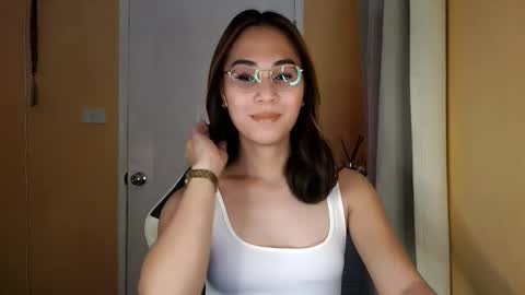 Snapshot of chelly4u69 chatting on 03-19-26, 02:04 chelly4u69 online show from 03-19-26, 02:04