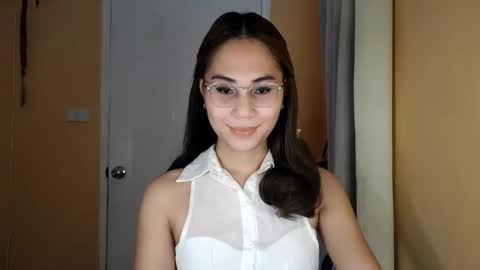 Snapshot of chelly4u69 chatting on 03-24-26, 01:43 chelly4u69 online show from 03-24-26, 01:43