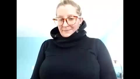 Snapshot of chelseasentra1 chatting on 12-24-24, 05:44 Chelsea online show from 12-24-24, 05:44