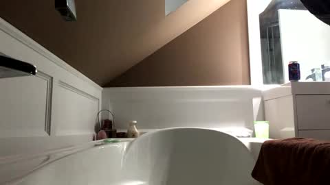 Snapshot of chenovich chatting on 03-09-25, 05:33 chenovich online show from 03-09-25, 05:33