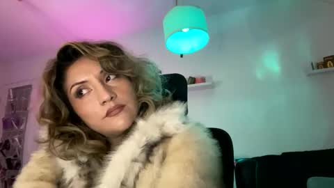 Snapshot of cherrieamaretto chatting on 10-22-25, 01:33 cherrieamaretto online show from 10-22-25, 01:33