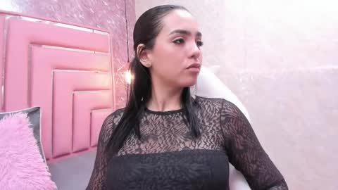 Snapshot of cherry__sweet_ chatting on 11-27-25, 11:23 Emma online show from 11-27-25, 11:23