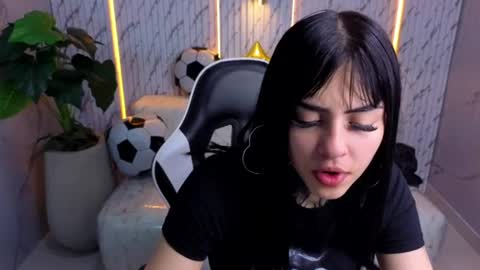 Snapshot of cherry_bloom_tx chatting on 07-15-26, 12:43 Follow me.. Live 730 to 1400 online show from 07-15-26, 12:43