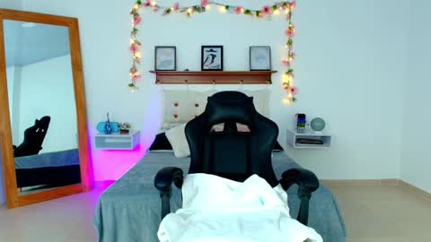 Snapshot of cherry_juicyxxx chatting on 10-22-25, 08:52 irene online show from 10-22-25, 08:52