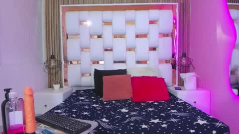 Snapshot of cherry_mew chatting on 02-21-25, 09:24 Cherry Mew and jean online show from 02-21-25, 09:24