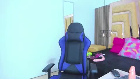 Snapshot of cherry_mew chatting on 03-07-25, 03:18 Cherry Mew and jean online show from 03-07-25, 03:18