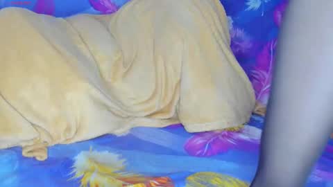 Mia online show from 12-16-25, 07:46