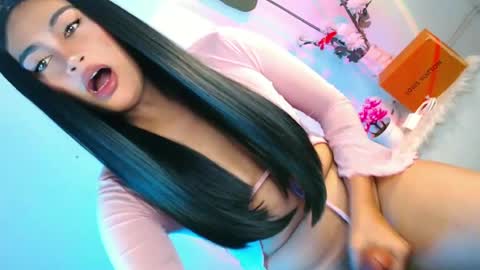 Snapshot of cherry_temptation28 chatting on 06-12-26, 11:35 marshmallow online show from 06-12-26, 11:35