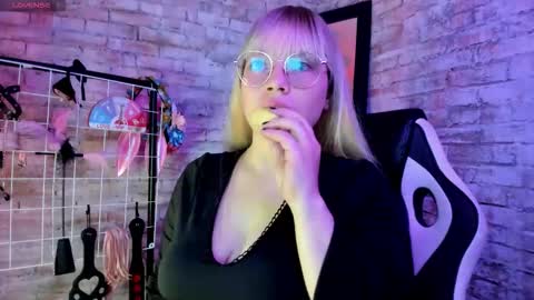 Snapshot of cherry_xoxx chatting on 10-26-25, 01:50     online show from 10-26-25, 01:50