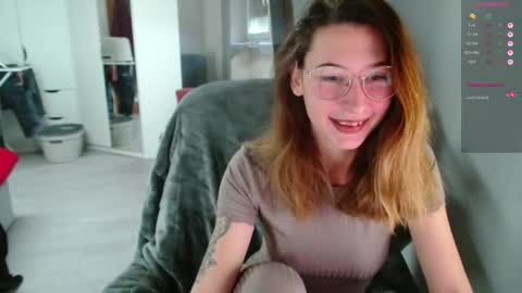 Snapshot of cherryangle chatting on 03-15-26, 07:25 Leonie online show from 03-15-26, 07:25