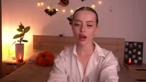 Snapshot of cherryblossom224 chatting on 10-17-25, 09:17 Alisha online show from 10-17-25, 09:17