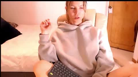 Anna online show from 11-20-25, 02:34