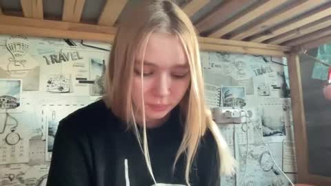Snapshot of cherryleija chatting on 06-17-26, 09:45 Lei online show from 06-17-26, 09:45