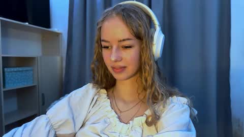 Evie online show from 11-07-25, 07:19