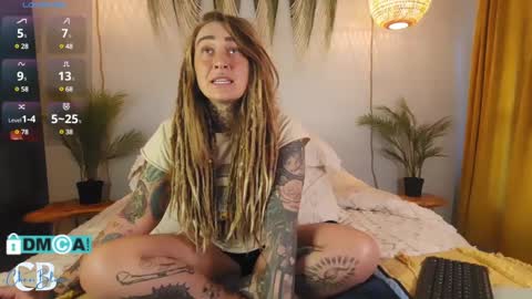 Snapshot of cheviblue chatting on 02-18-25, 03:21 Chevi Blue online show from 02-18-25, 03:21