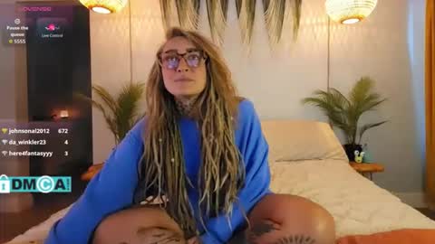 Snapshot of cheviblue chatting on 10-20-25, 04:18 Chevi Blue online show from 10-20-25, 04:18