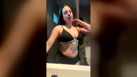 Snapshot of chica_feten chatting on 05-19-26, 11:05 chica_feten online show from 05-19-26, 11:05