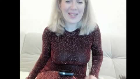 Snapshot of chicafortuna chatting on 10-26-25, 02:39 NBFG online show from 10-26-25, 02:39