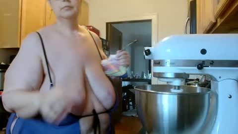 Snapshot of chicagobbw71 chatting on 02-08-25, 03:31 Tee online show from 02-08-25, 03:31